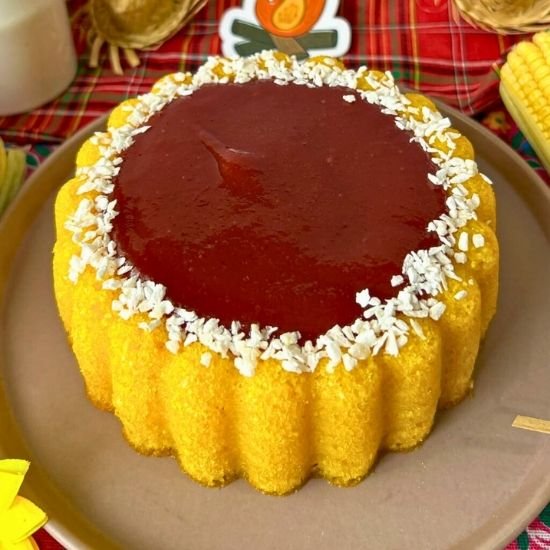 Bolo de Milho Verde com Goiabada Cremosa